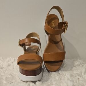 Michael Kors Women's Size 7.5 Marlon Leather Acorn Flatform Sandals